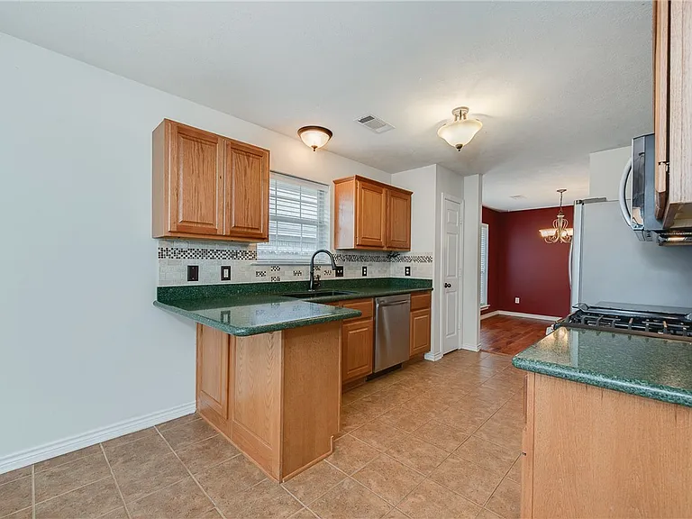 1207 Portsmouth Ct — Photo 11