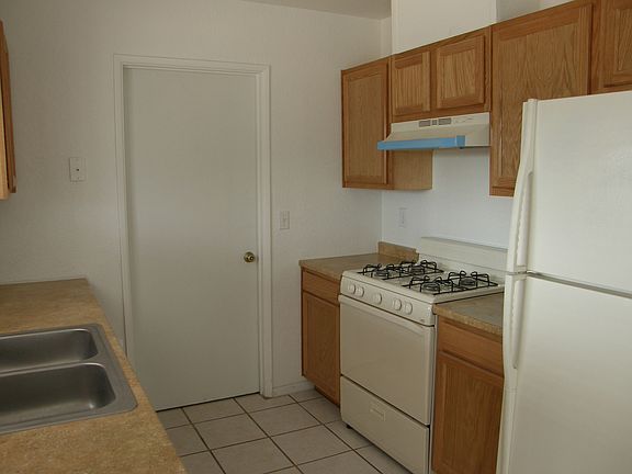 3rd image of 1545 W Calle Guadalajara