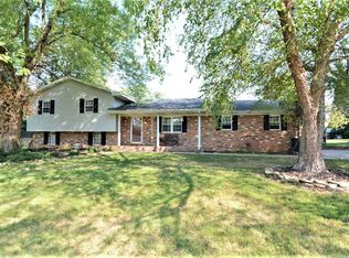 10916 Sunset Dr, Evansville, IN 47712