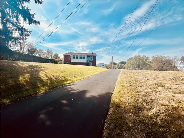 1215 Pittsburgh Rd N, Uniontown, PA 15401
