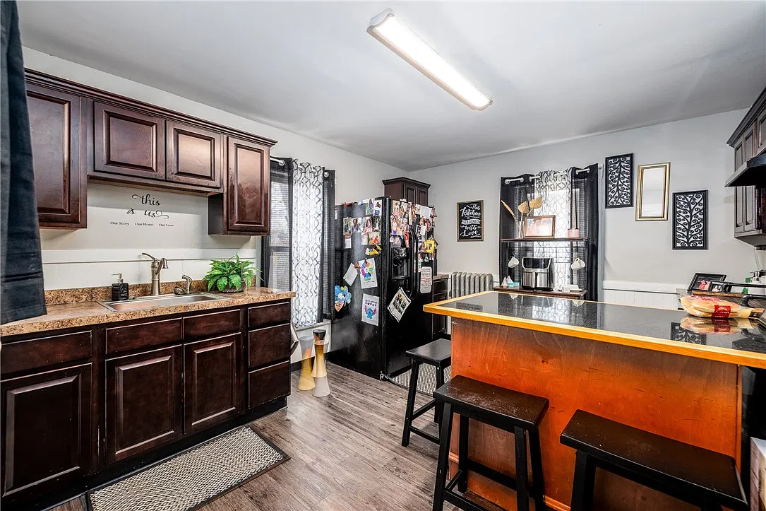 3 bed, 1.5 bath, 1328 sqft, $1,650 — Photo 3