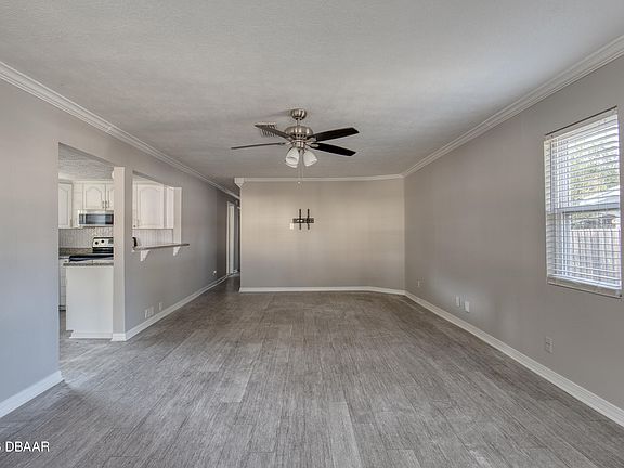 4th image of 4416 Beverly Ave