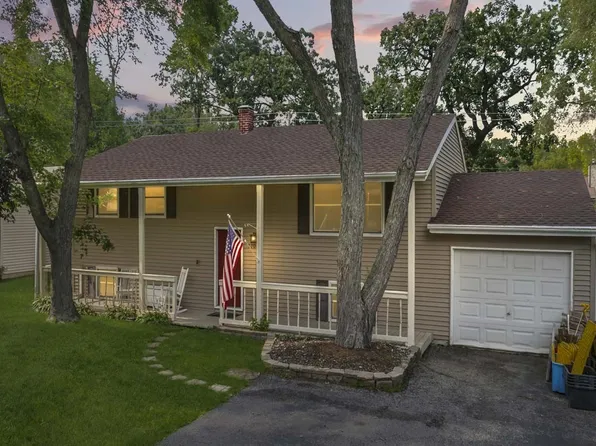 1708 W Oakleaf Dr, McHenry, IL 60051