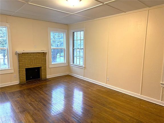 3rd image of 552 Glenwood St