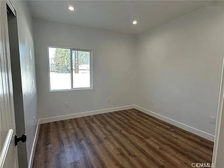 1548 W 7th St — Photo 9
