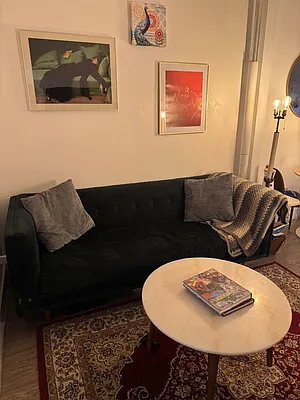 Rented by R New York | media 7