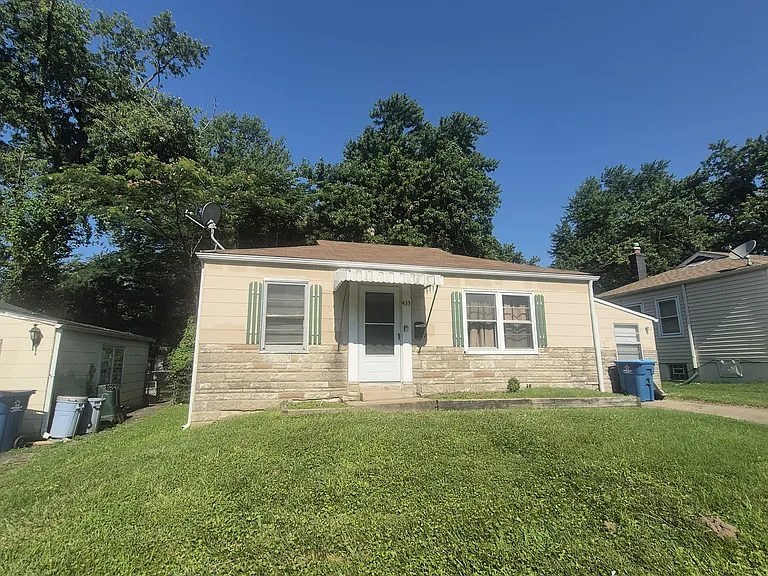 433 Plaza Ave — Photo 3