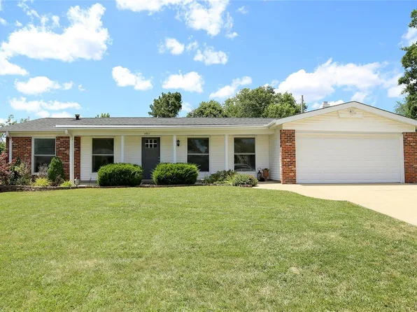 4811 Danebury Dr, Saint Louis, MO 63128