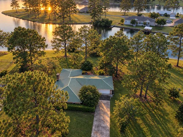 991 Pinewood Dr, Defuniak Springs, FL 32433