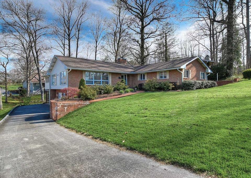 1st image of 106 Oak Ln