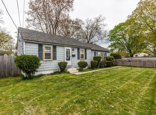 81 Hayes St, Warwick, RI 02886