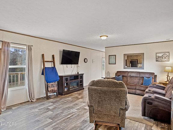 3rd image of 827 Trigonia Rd