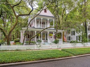 21 Newpoint Rd, Beaufort, SC 29907