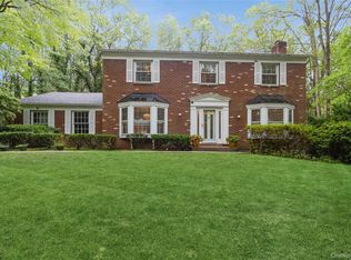 4 Pembury Ct, Melville, NY 11747