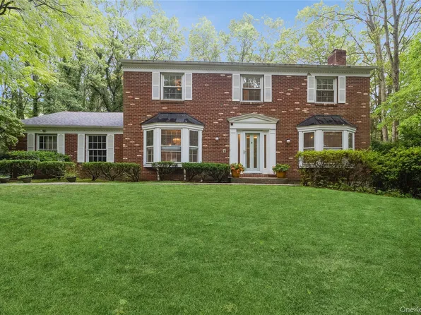 4 Pembury Court, Melville, NY 11747