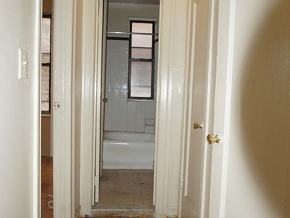 3rd image of 210 W 262nd St APT 5M