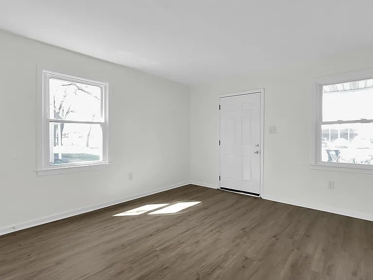 702 S Hamilton Rd #1 — Photo 6