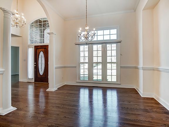 5th image of 2827 Arrowwood Ln