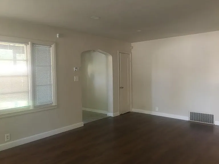 1098 Hazelwood Ave — Photo 12