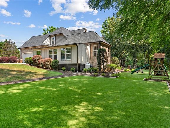 3rd image of 179 Gateway Dr