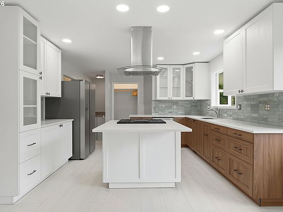 3rd image of 139 N 19th Ct