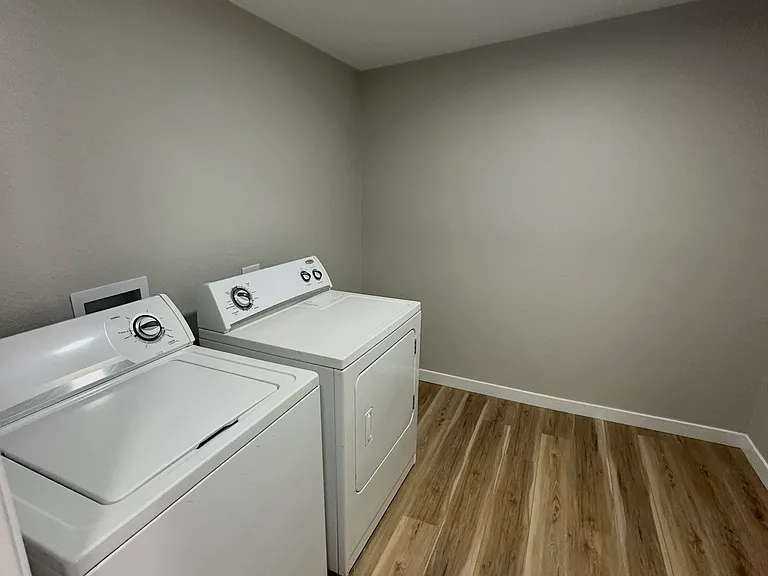 5608 S 16th Pl — Photo 11