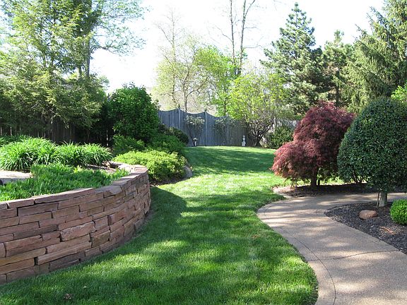 4th image of 24 Juliana Dr