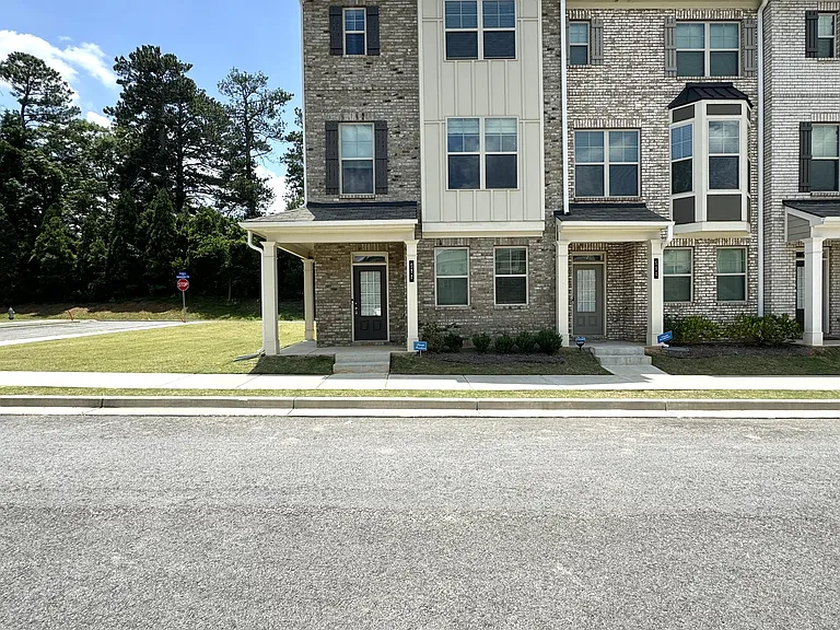 588 Amarante Cir — Photo 1