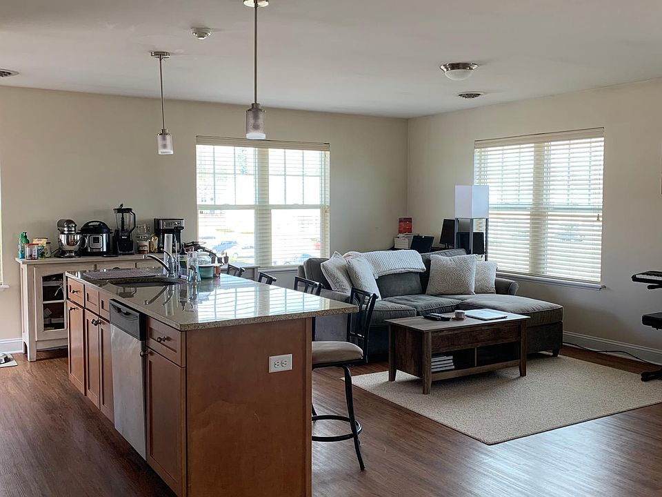 1st image of 3 Hampstead Pl APT 320