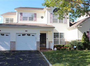 9 William Ln, Mount Sinai, NY