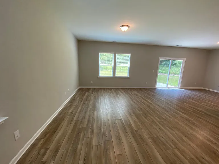 292 Golden Eagle Pkwy — Photo 28