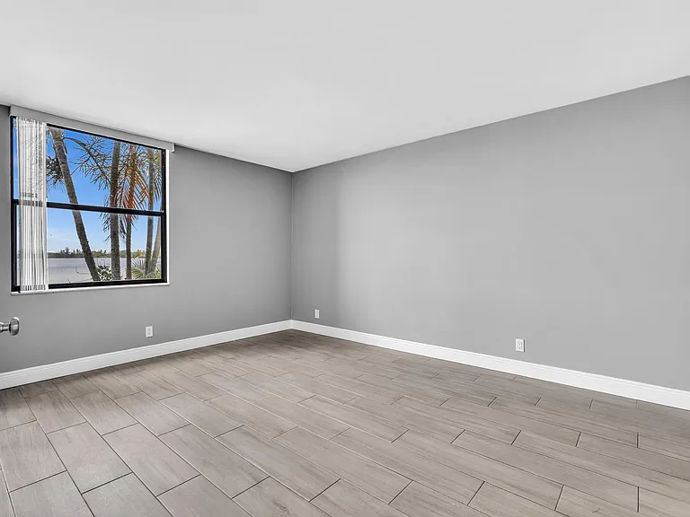 109 Lake Emerald Dr #108 — Photo 21