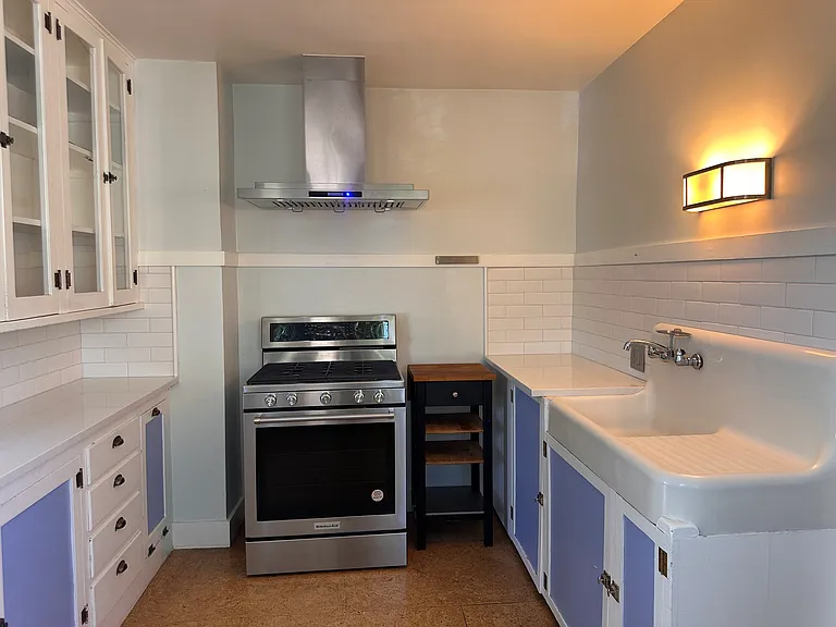 229 E Coronado Rd — Photo 5