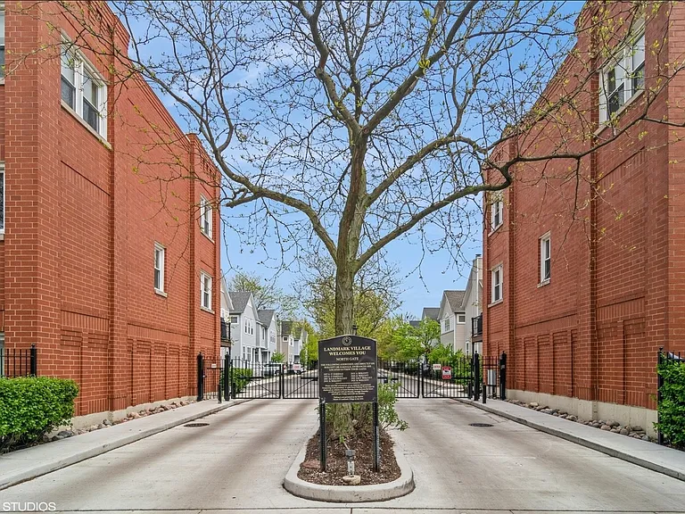1835 W Oakdale Ave #C — Photo 1