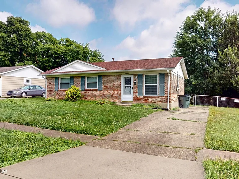 9907 Robsion Rd — Photo 1