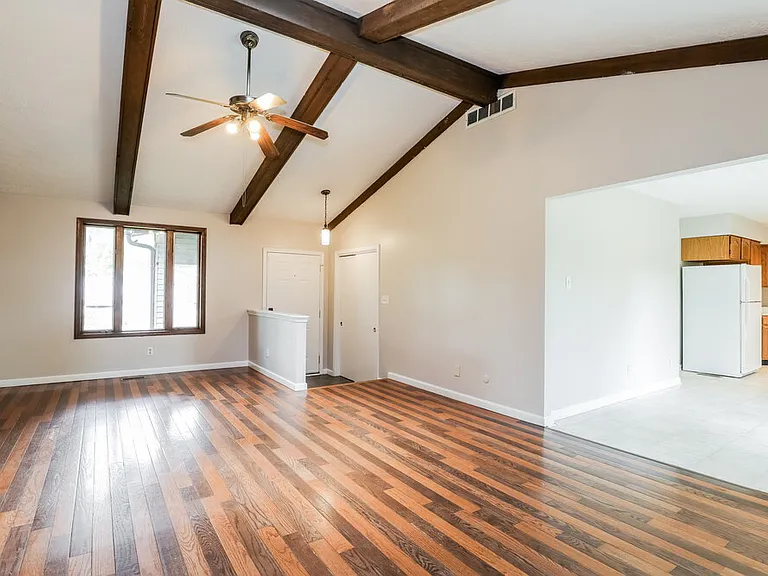 476 Spring Dr — Photo 7