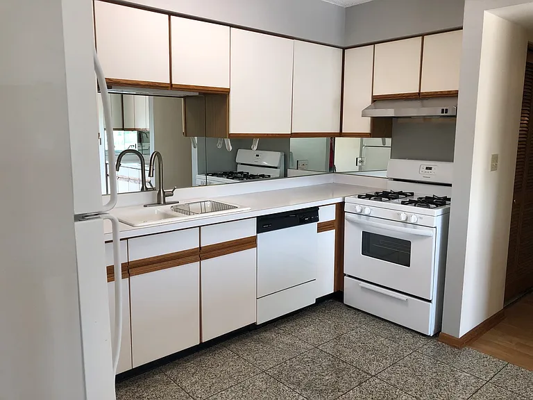 1056 Ashley Ct N #2C — Photo 5