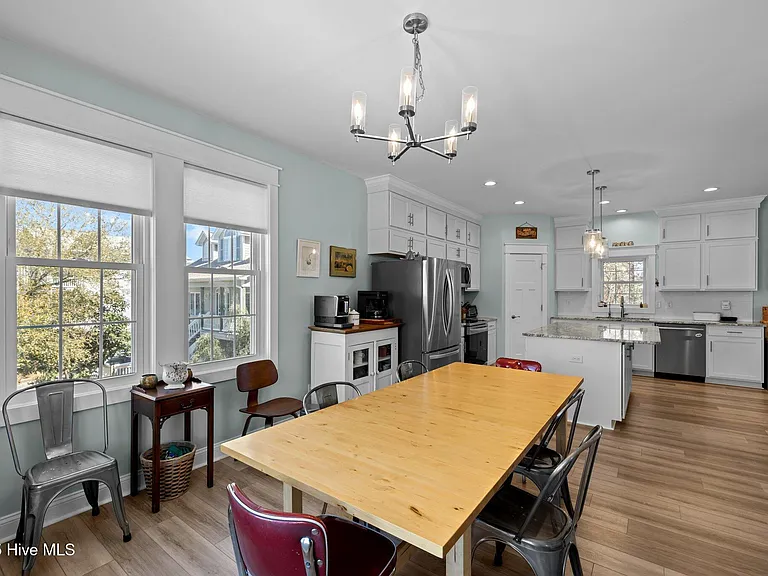 310 Lord Berkeley Dr — Photo 17