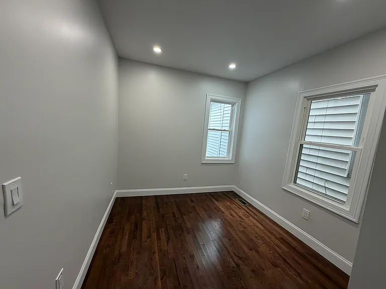 24 Dean St — Photo 35
