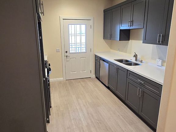 4th image of 1221 E Lincoln Ave #31