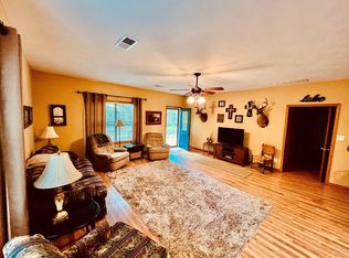 97 Rustling Oaks Ln, Springville, TN 38256