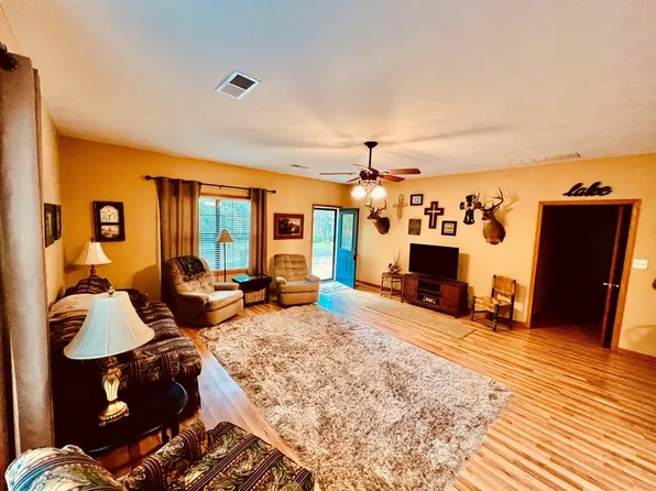 97 Rustling Oaks Ln, Springville, TN 38256