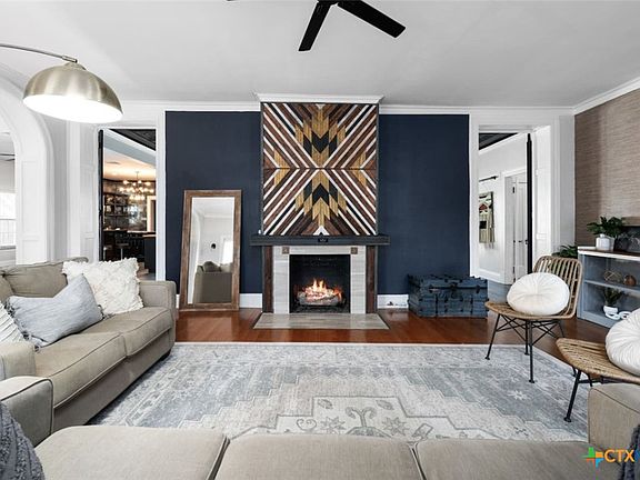 4th image of 445 N Wall St