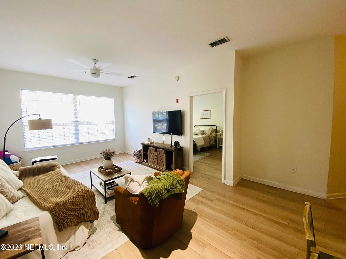 Building Photo - 10550 Baymeadows Rd #327