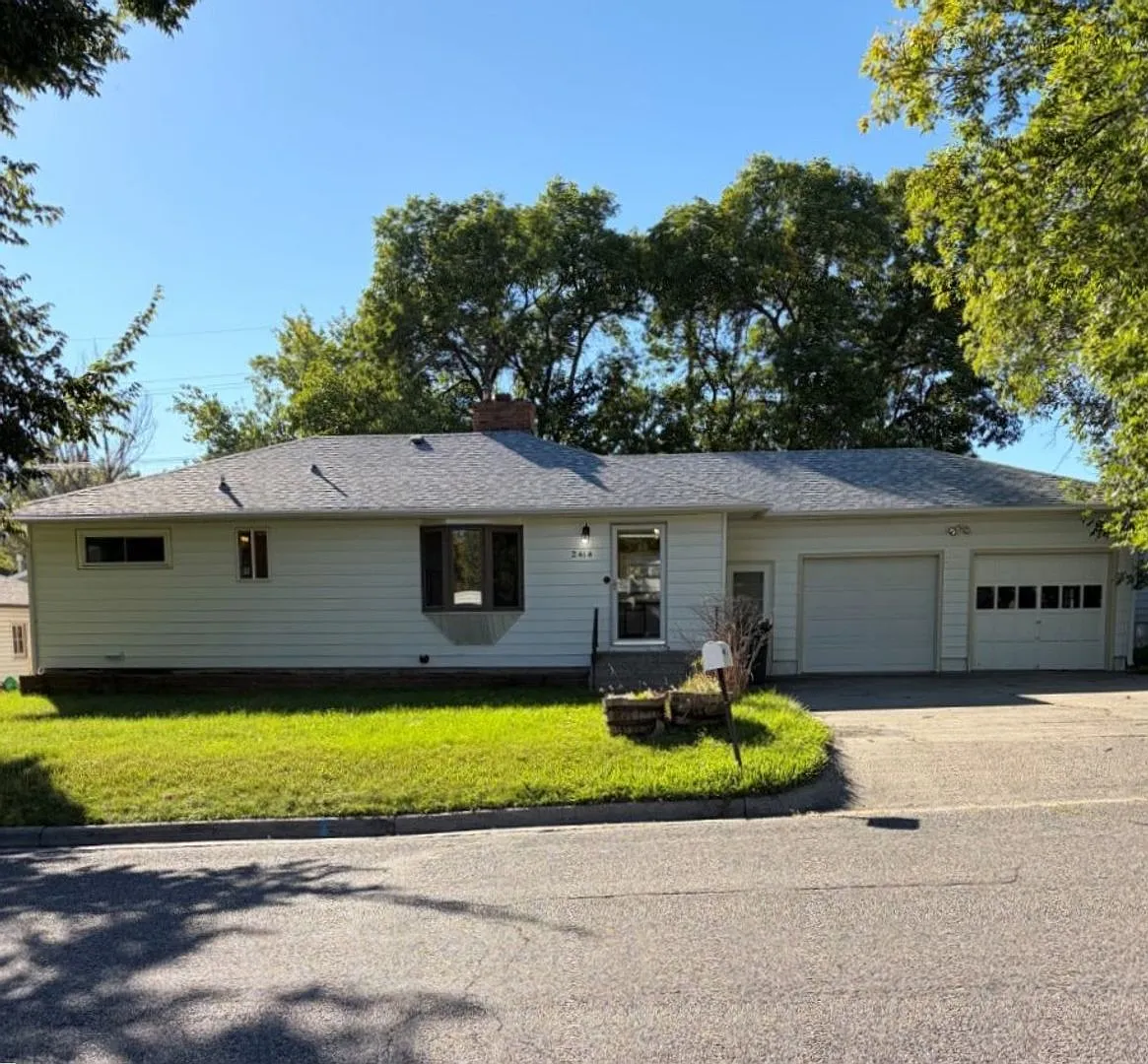 4 Bedroom House on West End — Photo 1