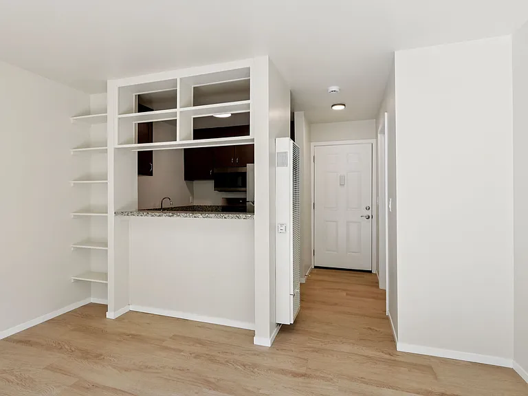 2490 Lancaster Dr — Photo 8