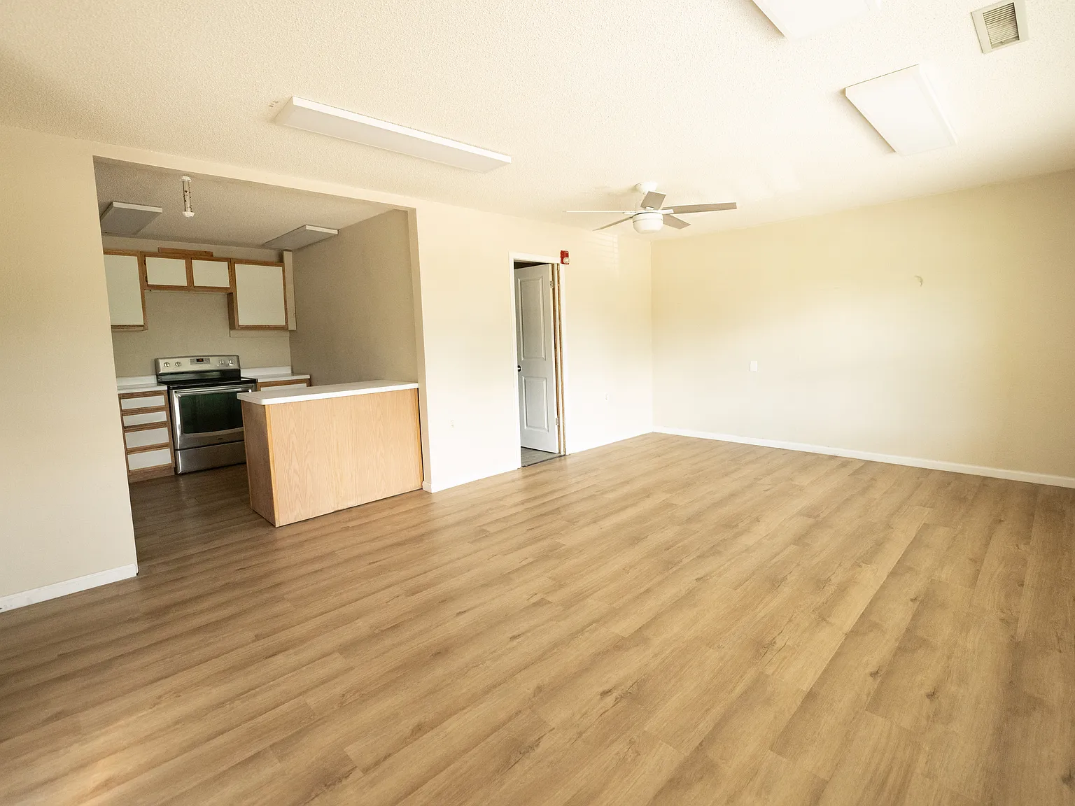 Studio, 450 sqft, $700 — Photo 2