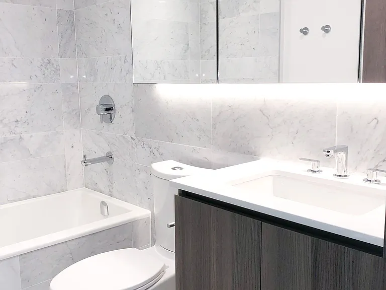 19 Bathurst St #1606 — Photo 4