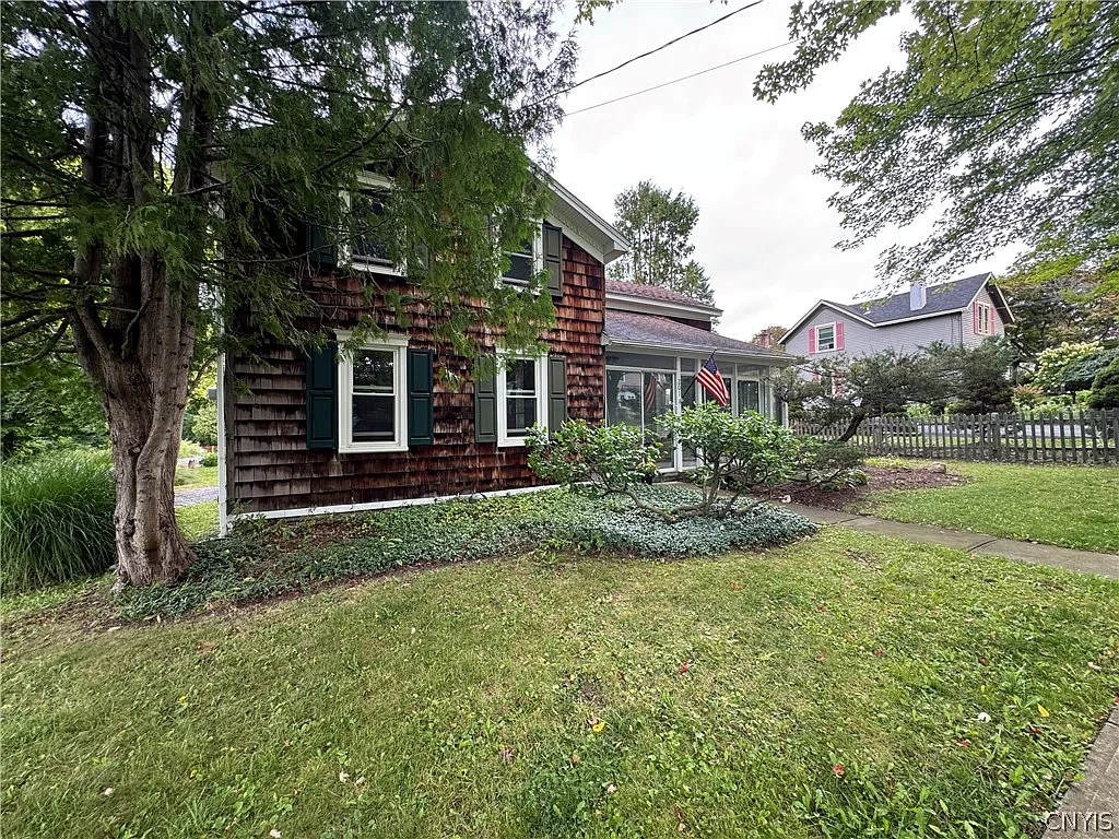 3 bed, 1.5 bath, 1120 sqft, $2,700 — Photo 3