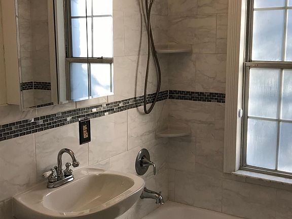 2nd image of 306A Duncan Ave Unit 306-A